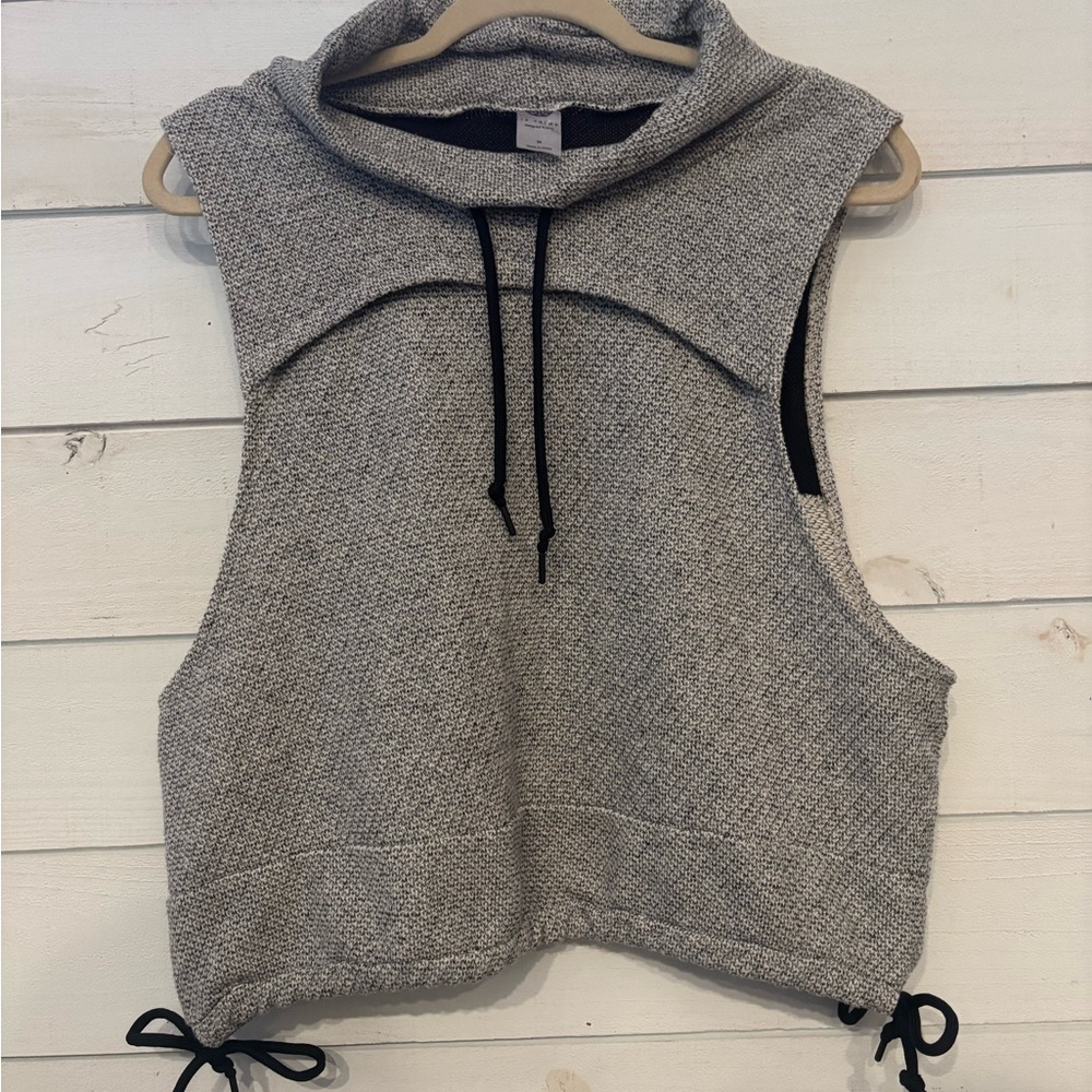 Te Verde cowl neck knit athletic vest Size Medium. Great condition! - Picture 9 of 16